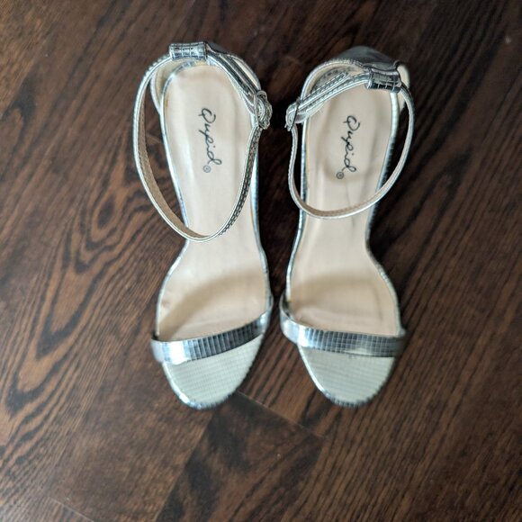 Stilettos - Picture 1 of 2